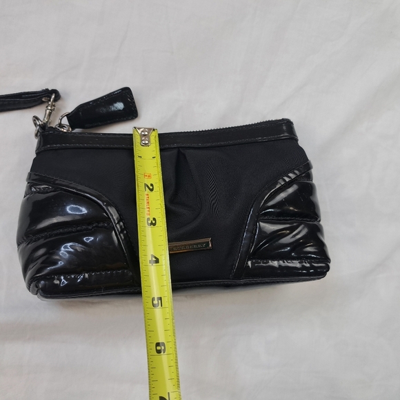 Burberry Black Clutch Sleek Compact Design - Picture 15 of 16